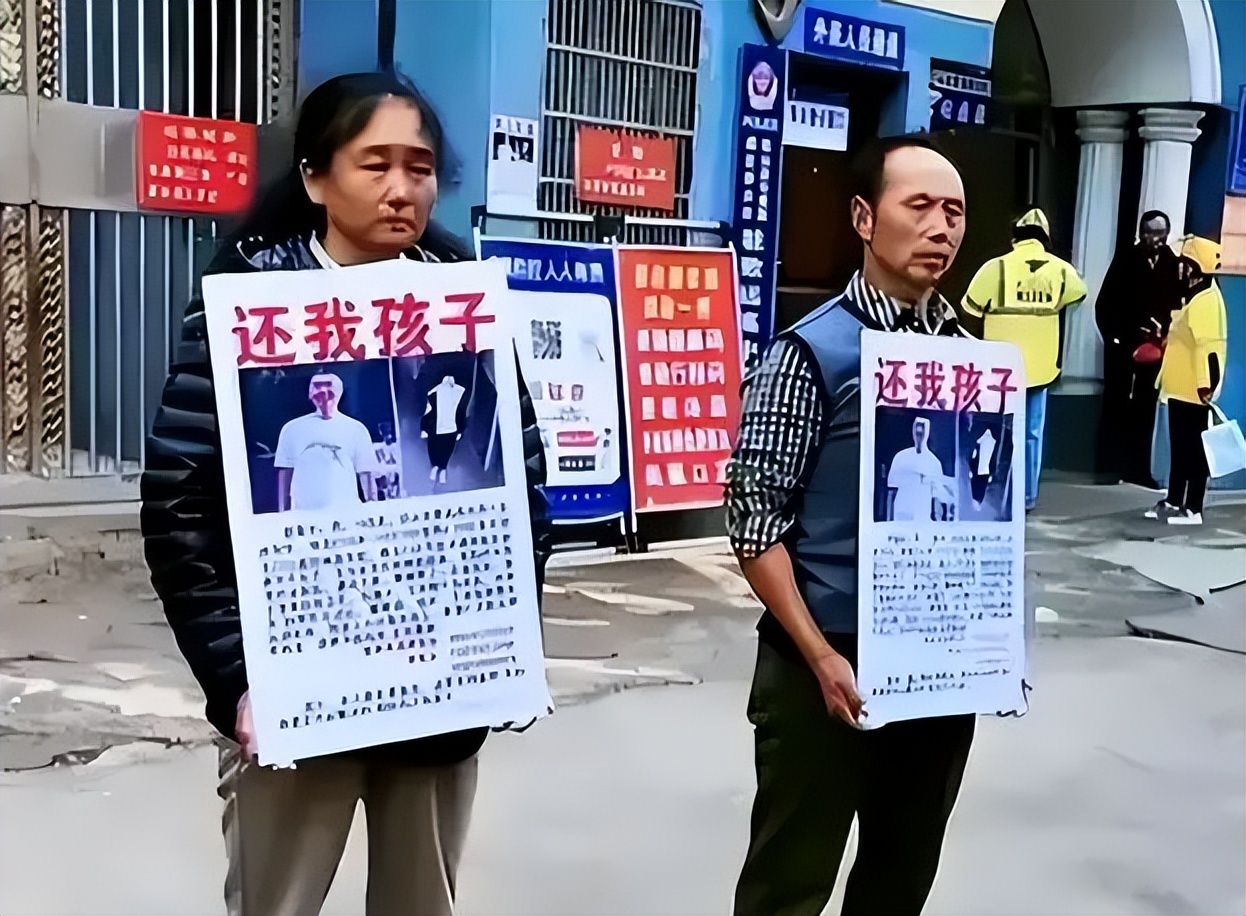 胡鑫宇案件疑点重重,妈妈和舅舅却回了老家,难道是要放弃吗?