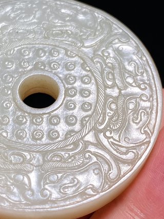 和田玉籽料|清乾隆 和田玉籽料 白玉 兽面谷纹 玉璧 挂件