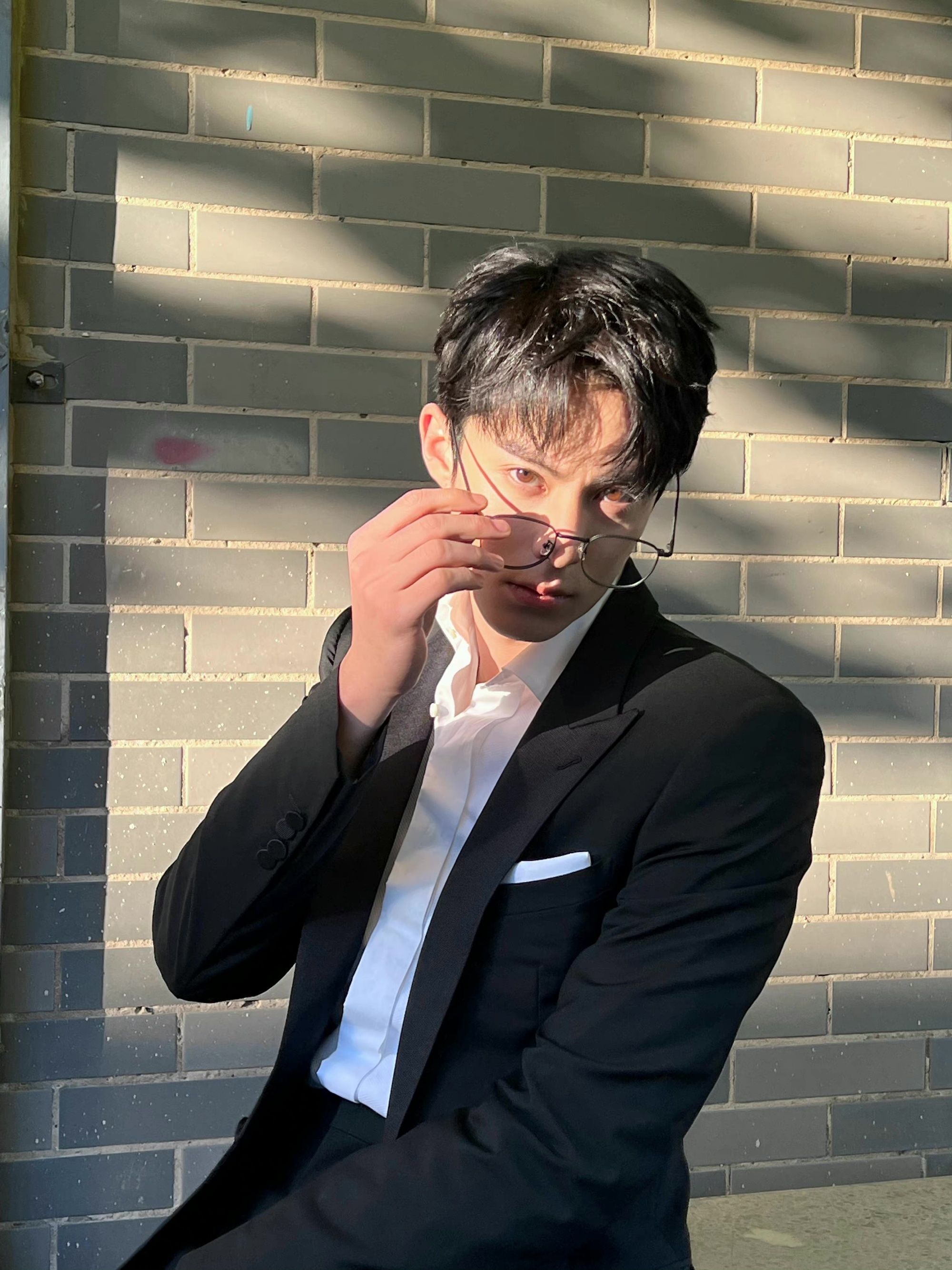 王鹤棣|王鹤棣真不愧是生图杀手，无美颜无滤镜气质出众，五官精致好帅气