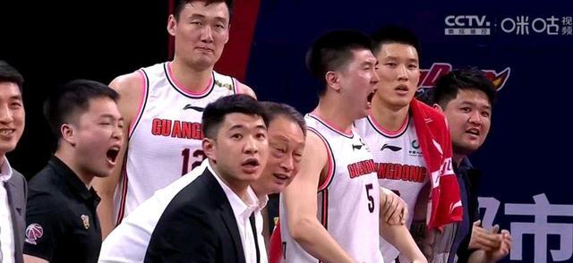 广东男篮|广东新消息！曝朱芳雨追求周琦 二换一+千万转会费 阿的江做梦笑醒