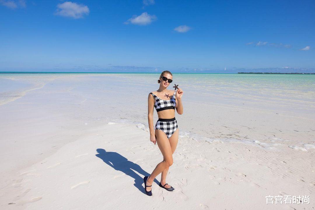 帕丽斯·希尔顿|帕丽斯·希尔顿晒照,身材是挺好,但总结来说:就是人狠布料不多