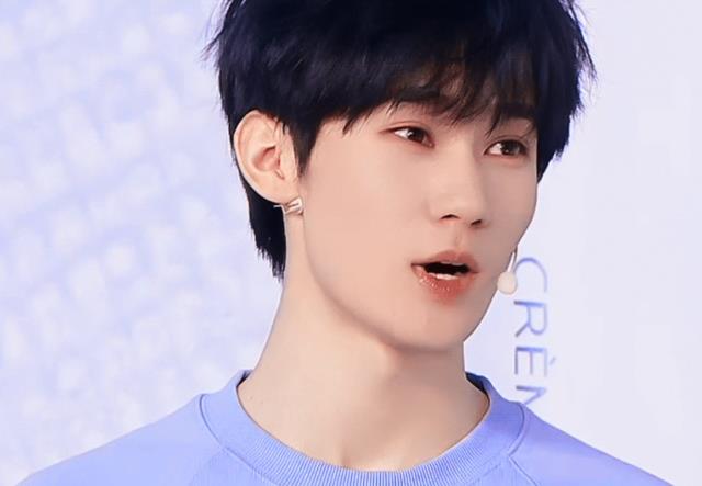 宋亚轩|时代少年团直播！宋亚轩好漂亮的唇形，那嘴一动一动的好可爱呀