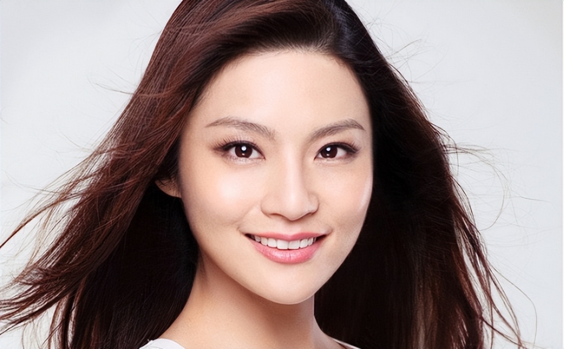 孟盛楠|央视美女主持孟盛楠：风光背后有艰辛，婚恋成父母的心病