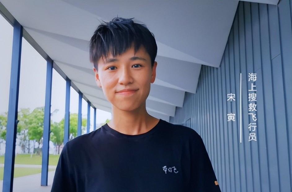 谭松韵|谭松韵演女机长被嘲没气场?宋佳才是此类角色的正确打开方式