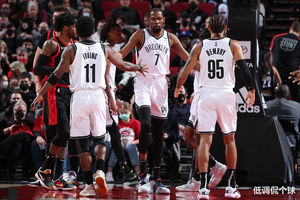 詹姆斯·哈登|41分9板4斷5帽10記三分！籃網(wǎng)敗給哈登侍衛(wèi)，看看當初火箭的引援