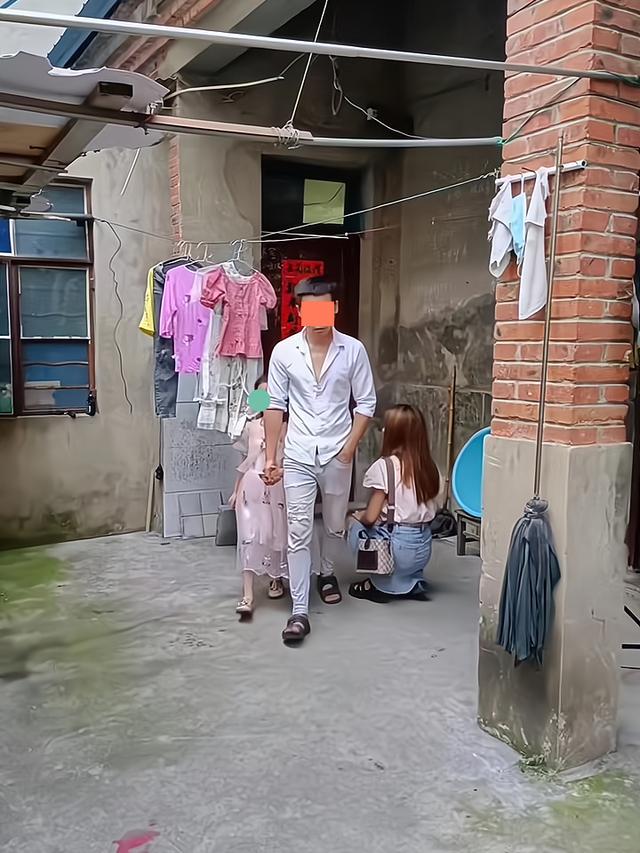 女子去前夫家想把孩子带走,孩子直言:钱能买回失去的母爱吗