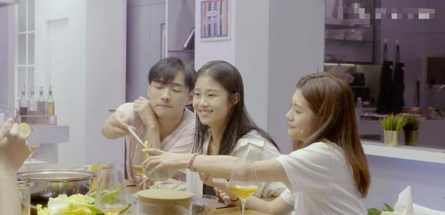 李君婕|重温《心动的信号1》才发现：李君婕这4个行为就是在明目张胆抢人