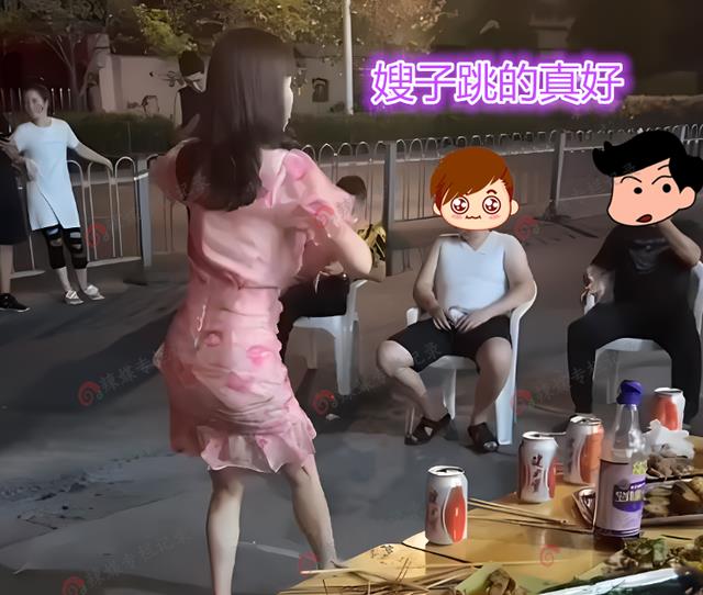 丈夫深夜和朋友喝酒撸串,妻子到现场跳舞助兴,丈夫:我跟你回家