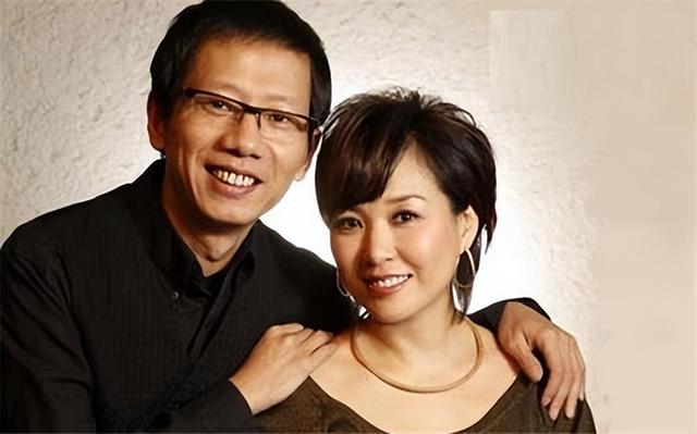 李静|主持人李静：从知名主持人到被观众抛弃，她终将为自傲付出代价