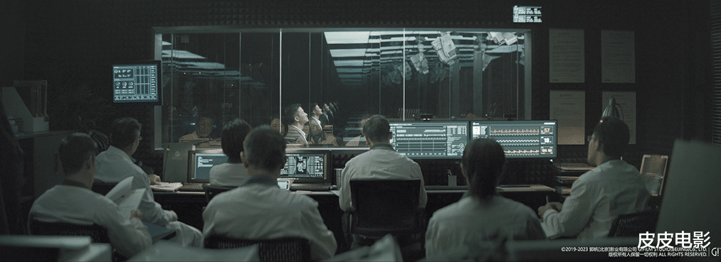 流浪地球2|打破35项纪录,排片却在下降,观众:别让中国电影,再留下遗憾了