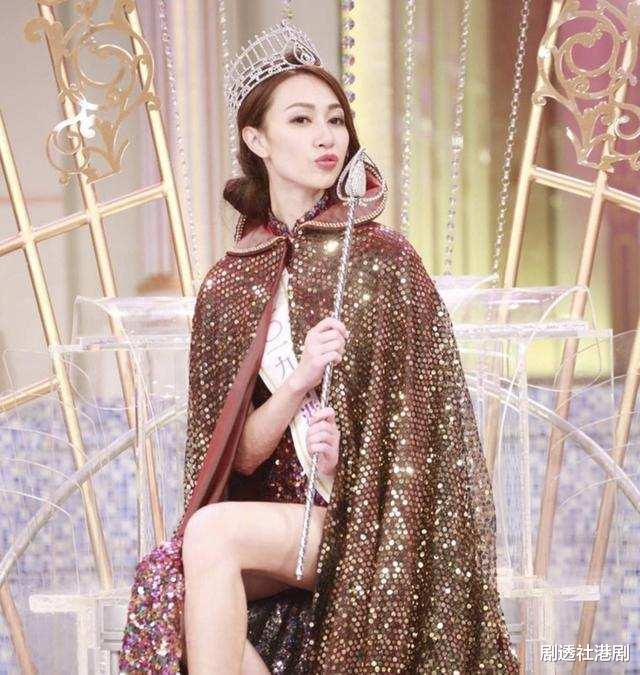 黄嘉雯|港姐冠军疫下晒沙滩照,低胸连体裤尽显完美身材,拥有“iPad”腰