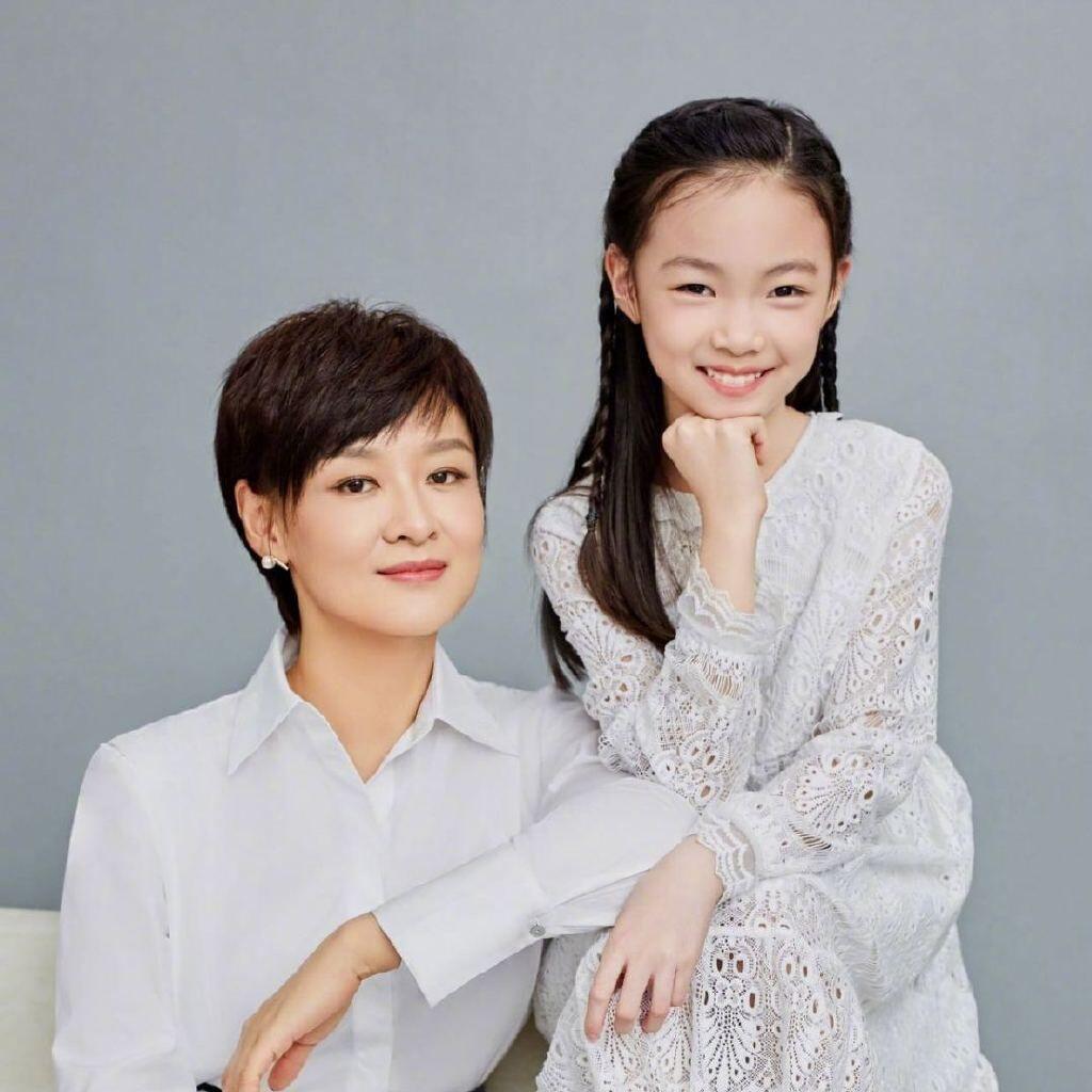 李小萌|主持人李小萌被疑遭家暴，眼旁伤痕明显，本人出面回应身体引担忧