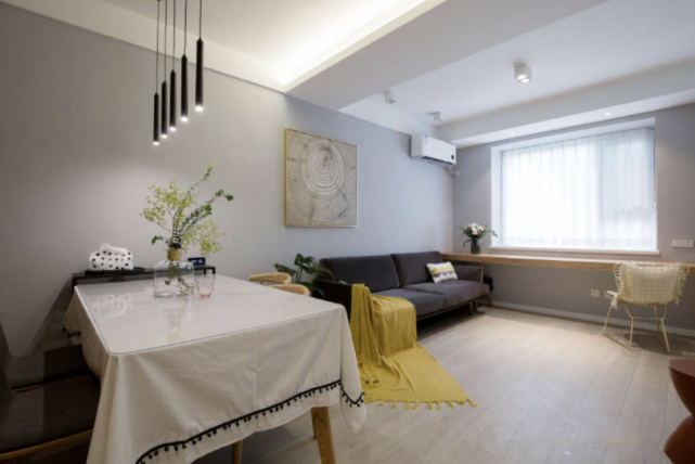 房子越小越不能乱装，学她把空间利用到极致，进屋才知：反差太大