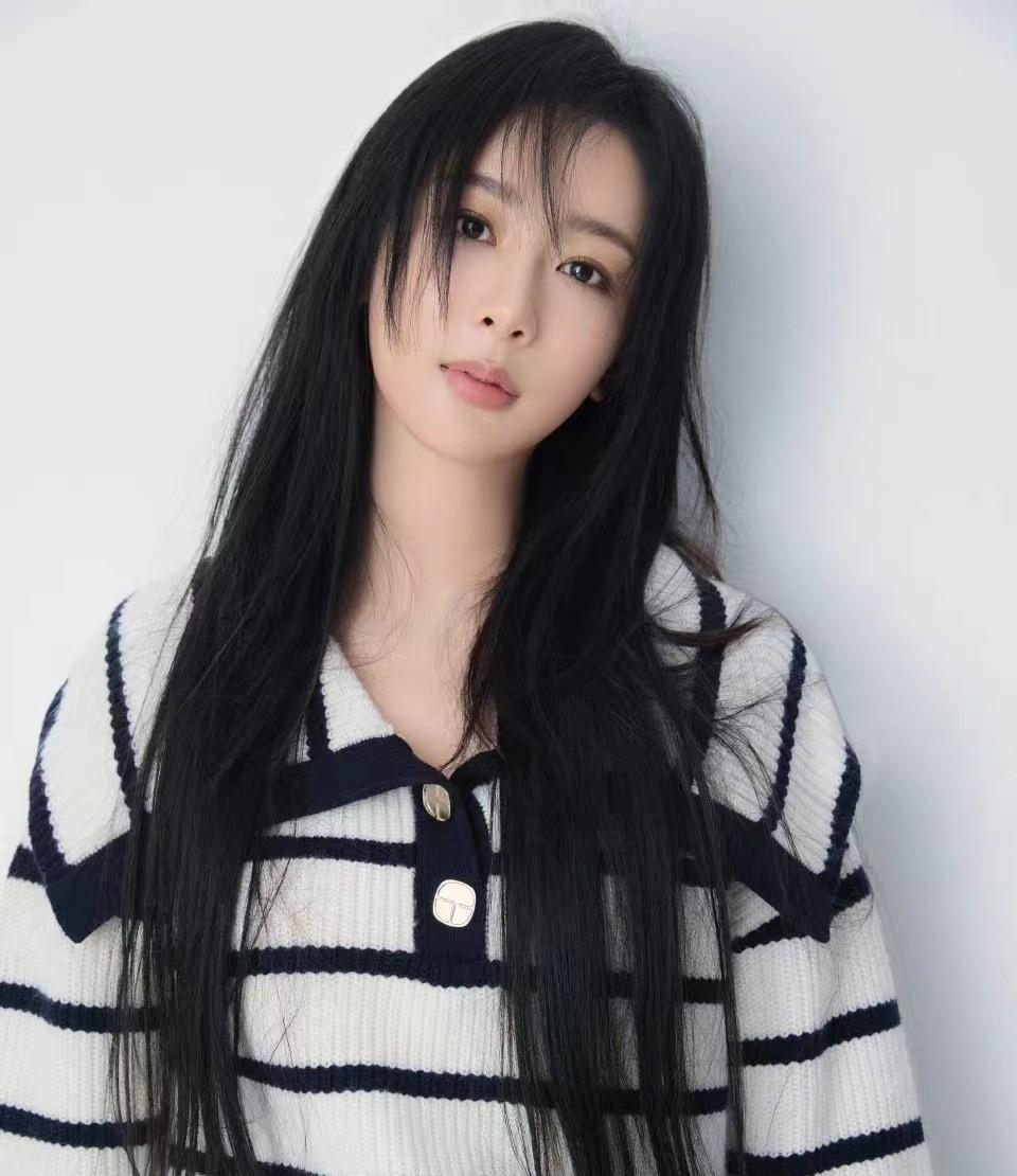 穿衣搭配 杨紫30岁气质变化好大！换新发型撞脸张钧甯，打扮都有质感了