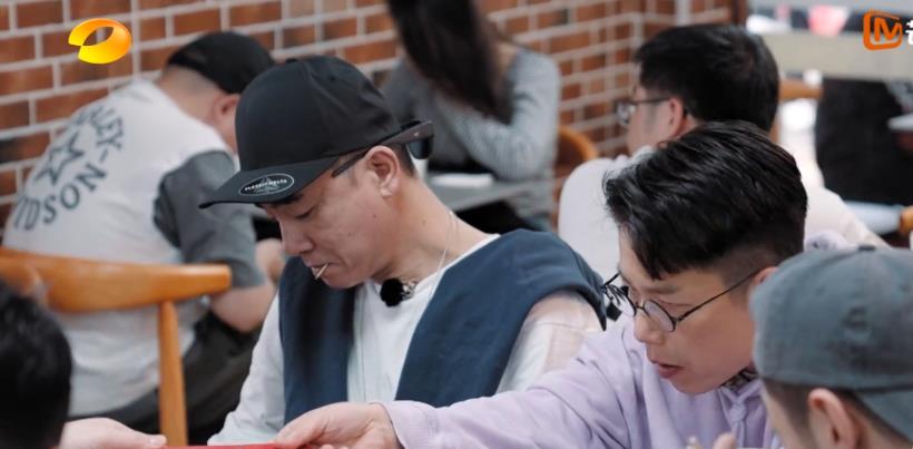 陈小春|陈小春卸任财务总监,偷藏“小金库”太顽皮,张智霖实力拆台