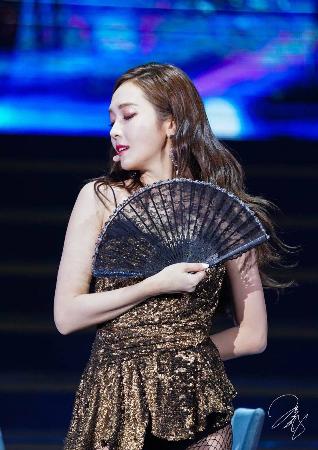 郑秀妍|郑秀妍要参加《浪姐3》?曾是插足阿娇恋情,为躲狗仔狼狈逃跑摔进垃圾堆!