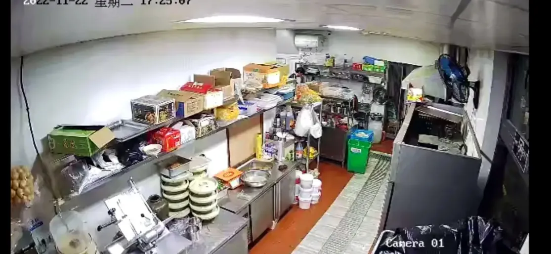 四川成都,男子的餐馆生意不好,想请房东大爷降点租金,被大爷一口拒绝!