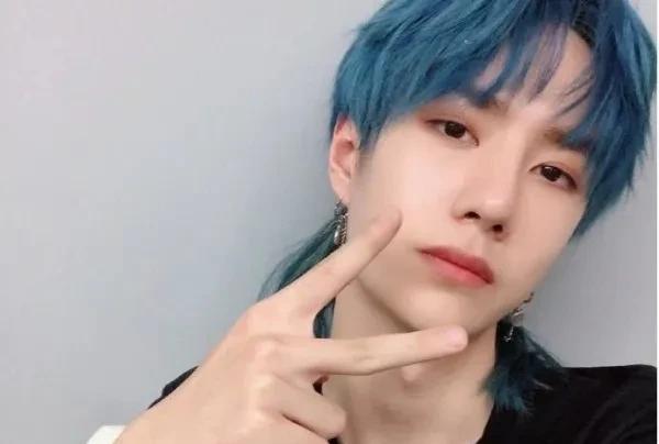 王一博|还在吐槽王一博“干瘦没肉”?掀起衬衣的那一瞬间,被撩到了