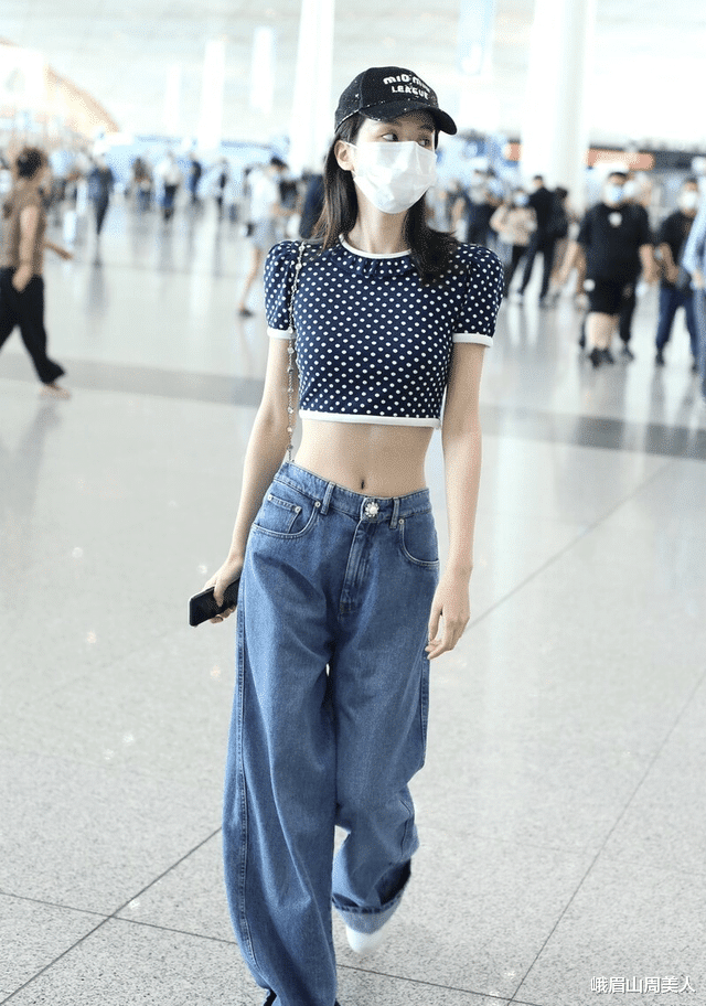 “腿粗、胯宽”的女人，这3种裤子再火也别穿！显胖不说还很廉价