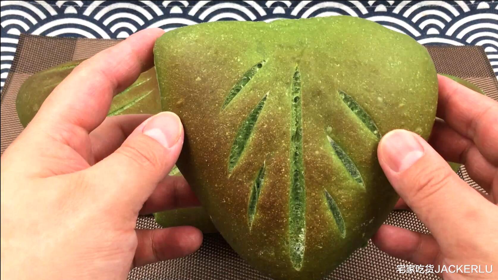 抹茶红豆欧包，易出膜，外脆内软，红豆与抹茶超级搭配。