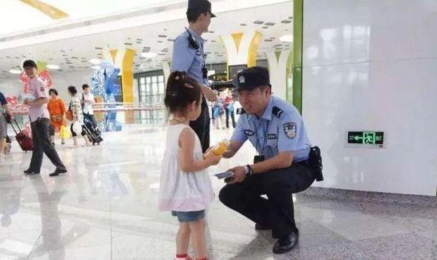 3岁女童商场走失求助,当广播喊出爸爸名字时,全商场沸腾了