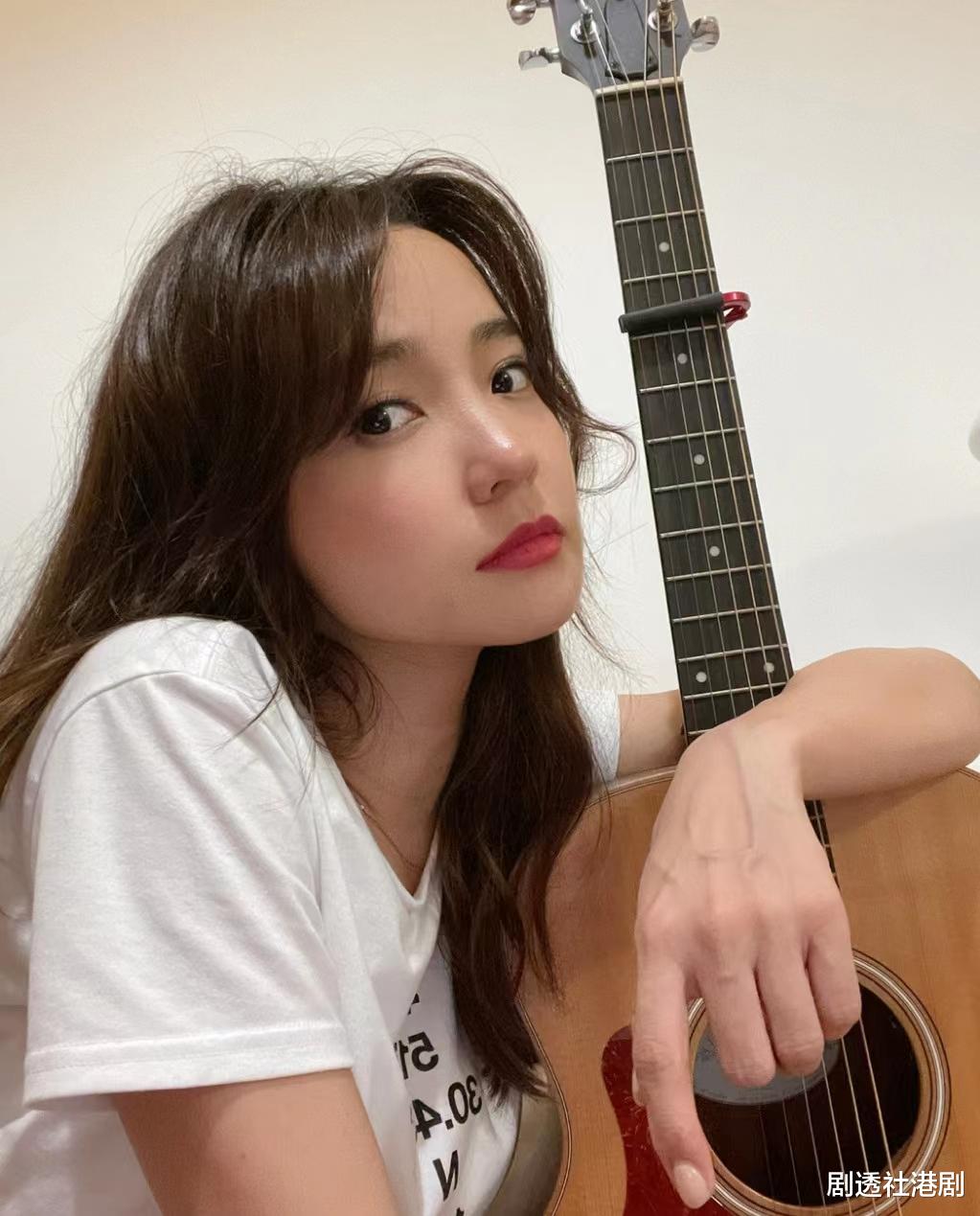 香港|与男友异地恋隔空谈情!香港名歌手发展对准内地市场:想赚好多钱