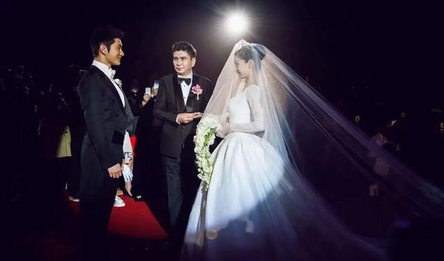 黄晓明|黄晓明再成舆论焦点！不只因为新恋情传闻，还有与杨颖的陈年旧事