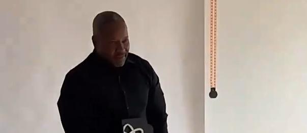深圳男篮|深圳签下知名主帅，戈尔转战翼龙队，费尔德全家晒奖