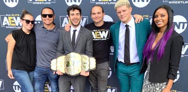 aew|危机四伏！AEW总裁承认担心WWE挖墙脚！CYN老板黑羊怒骂AEW！