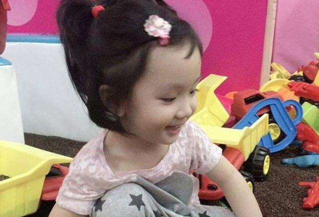 参观张丹峰住的豪宅,家里装修普通,生活过得很平淡