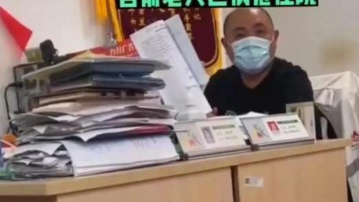 老人打疫苗后病危，居委会承认未经本人同意就打，后回应经过同意