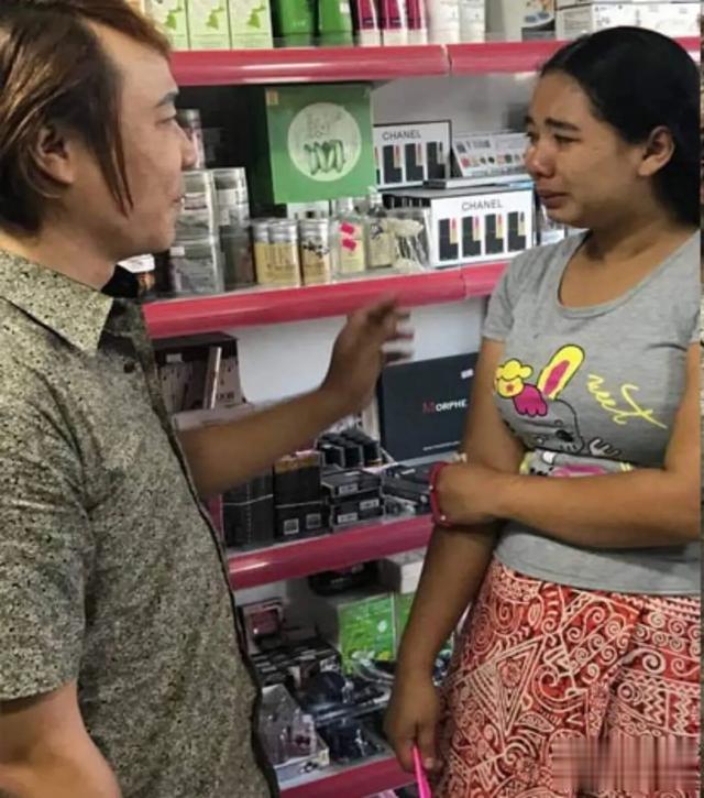 马尾辫 缅甸女子为还债含泪卖发，店主雪中送炭暖人心