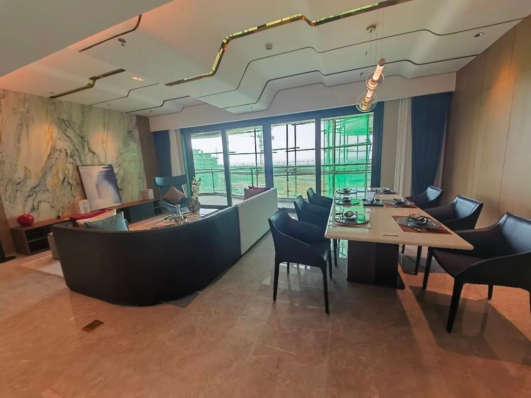 疯了吧！3.5万/平，还没学位，海口房价天花板，值吗？