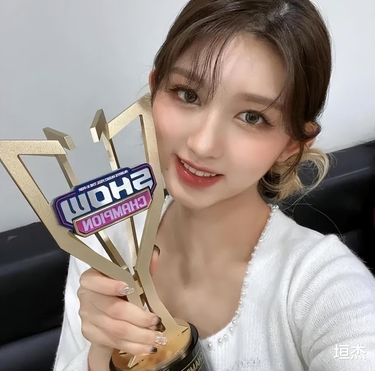 张元英|“逆风翻盘”金秋天:出道人气垫底,与队友撞型,靠一把剪刀改命