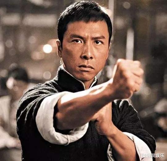 甄子丹|20年前，甄子丹为了保护女友万绮雯，以一敌十，将八人打到住院