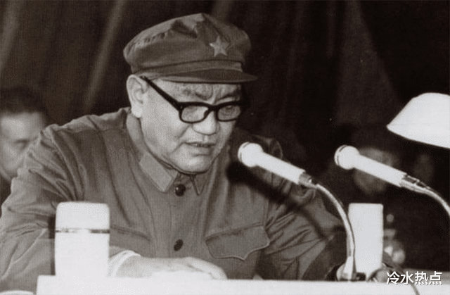 这位将军喝了一瓶茅台,结账时服务员收3块,将军再也不喝茅台了