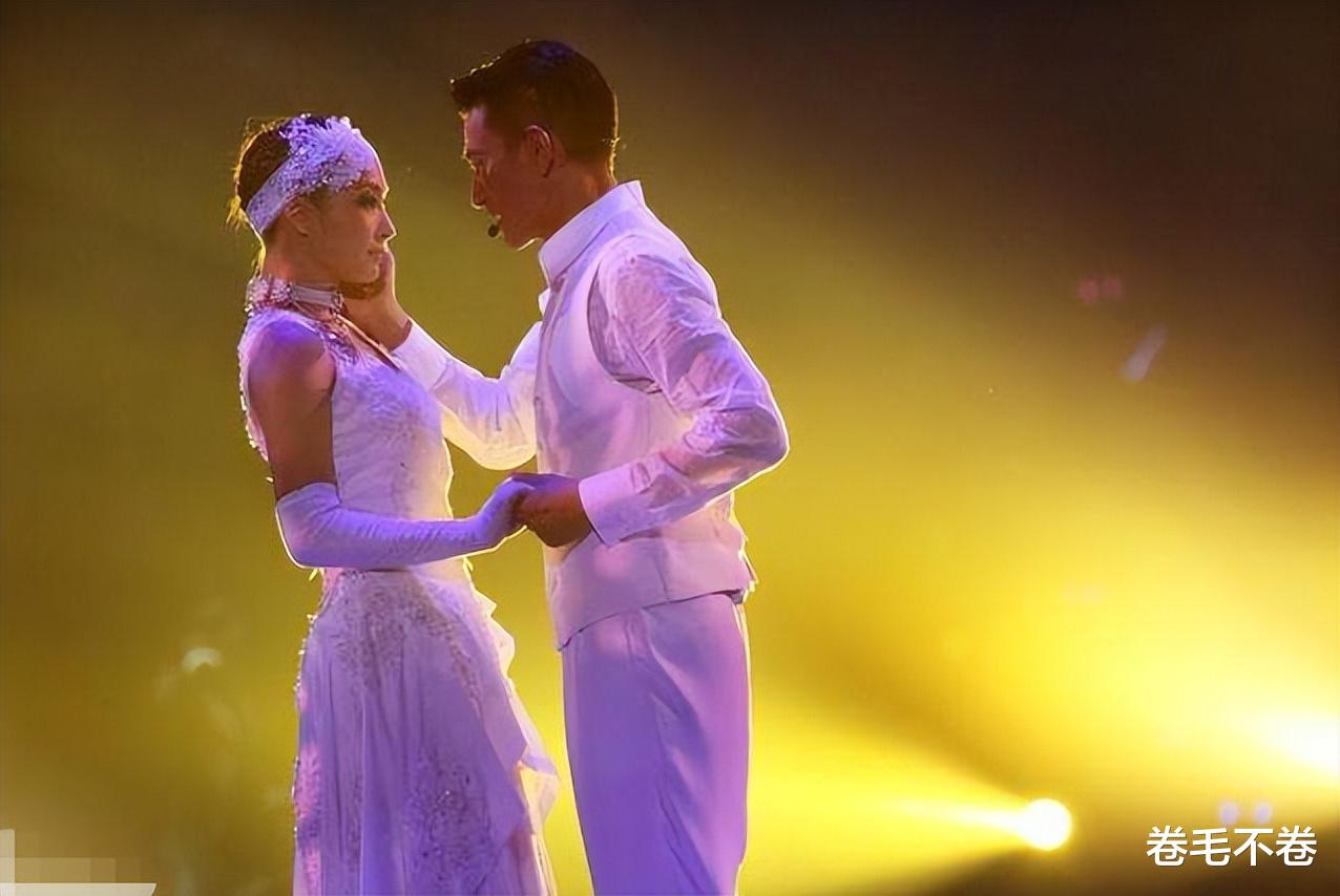 刘德华|她陪了刘德华25年,41岁仍未婚,眼睁睁看着他娶了别人