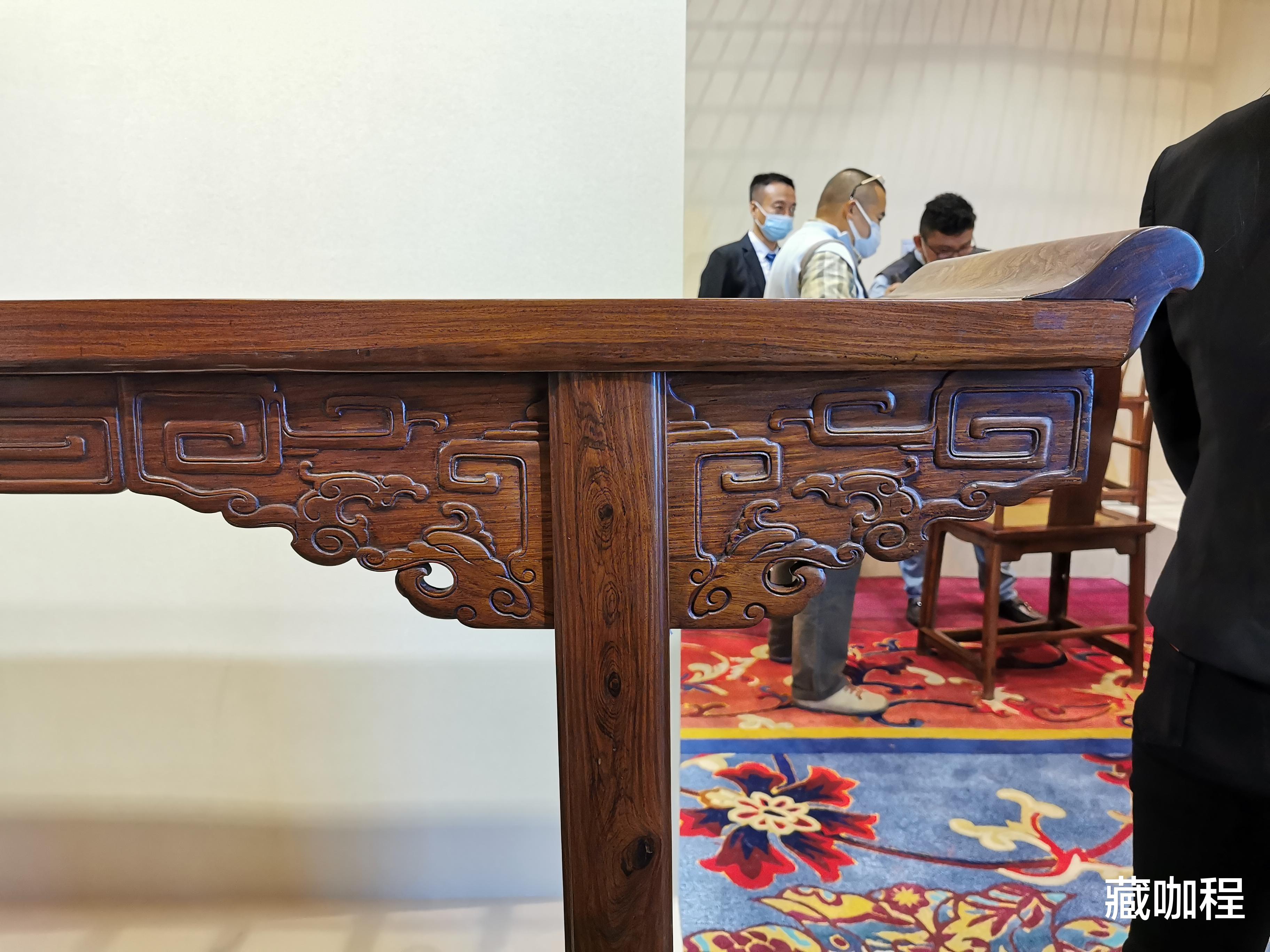 |纽约春拍第一重器,黄花梨独板翘头案长三米一