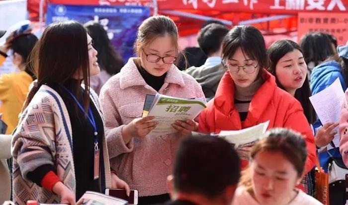 大学生|大学生成为廉价劳动力,为何大学生会沦落至此?老板揭开现实真相