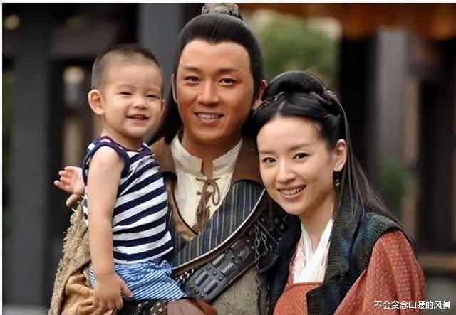 王大治|45岁的王大治，成功挖到墙角，也被墙给砸倒，今吃路边摊只剩后悔