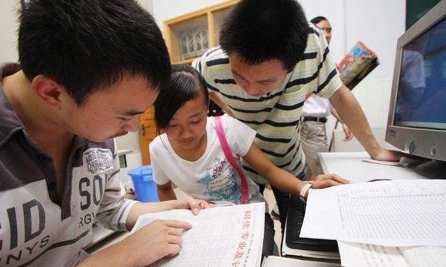 大学生|大学生免费帮亲戚报志愿，568分成功捡漏211，不料如今却被埋怨