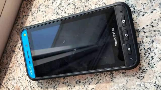 机器|防水防尘防爆,这台外形复杂的智能手机,是户外作业人士的好助手