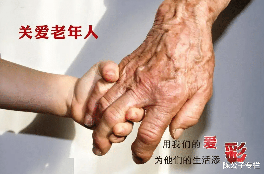 纪实:男子拒绝给大爷水瓶,被其子打伤,网友:这个世界怎么了?