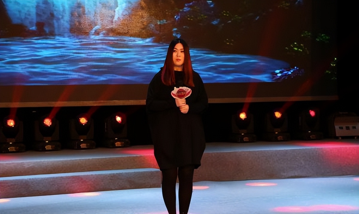 春晚|那个被推上春晚的穷网红，身价过亿了