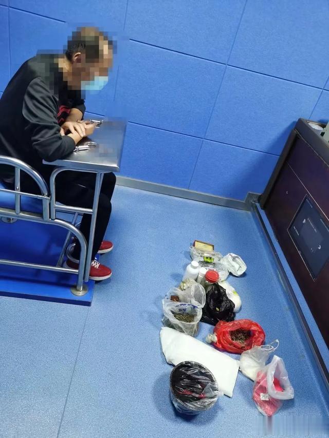 安康白河抓获生产销售“包治百病”假药的“江湖郎中”
