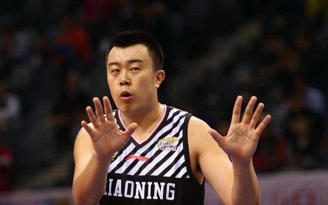 辽宁男篮|杨鸣舍远求近，2米25巨人宣布回归，李洪庆或放弃周琦甩卖高诗岩