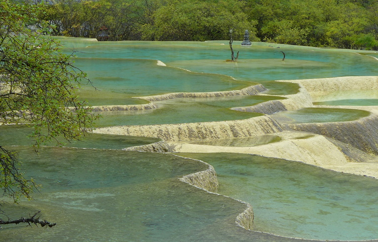 四川省|四川有两个地方的美景，一直被国外所向往，你知道是哪两个吗？