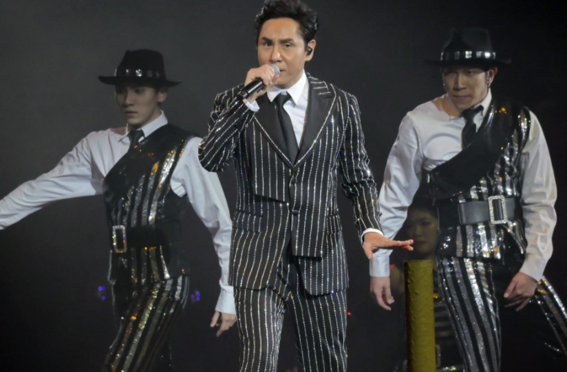 贵州|周慧敏动情拥抱黄凯芹,合唱一曲《情未了》,终究是情深缘浅