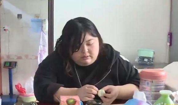 春夏穿搭 320斤女子给丈夫生孩子，冒险切胃减肥，差点下不来手术台！