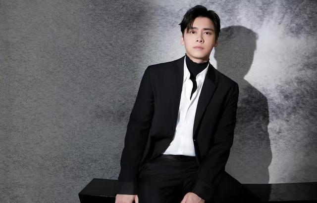 李易峰|黄海波翻车后以开表演班为生,那么李易峰今后会干嘛呢